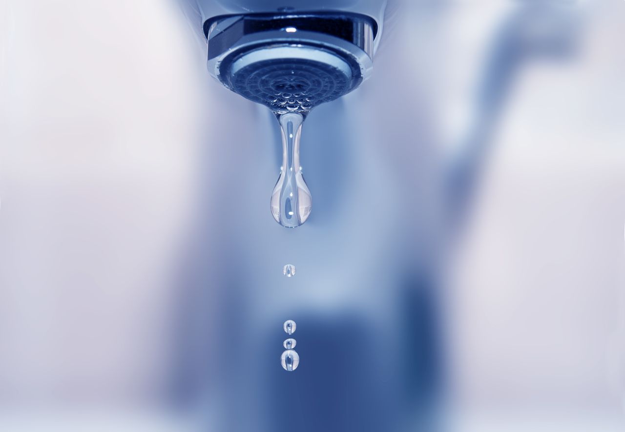 Jak w prosty sposób zadbać o zapas czystej, filtrowanej wody?