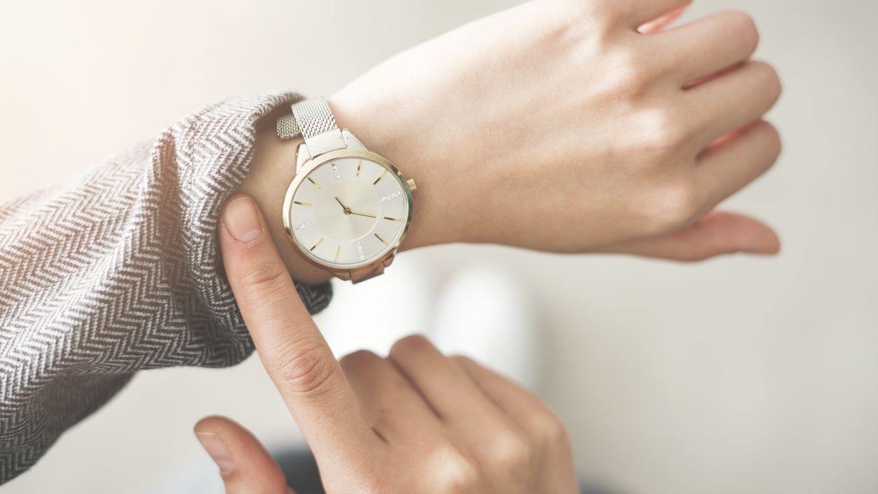 Stylowe zegarki dla kobiet i mężczyzn