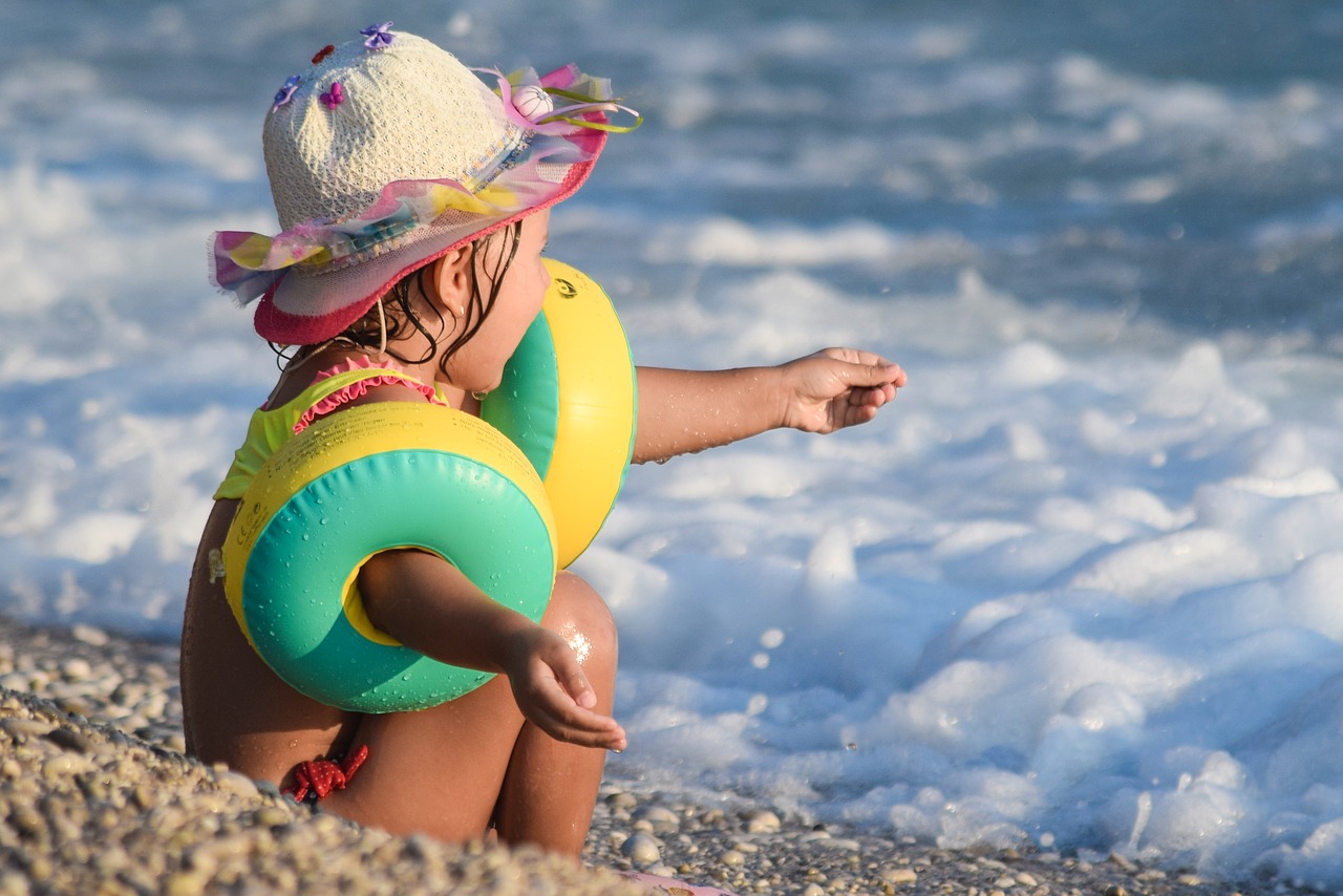 Jak ubrać dziecko na plażę?