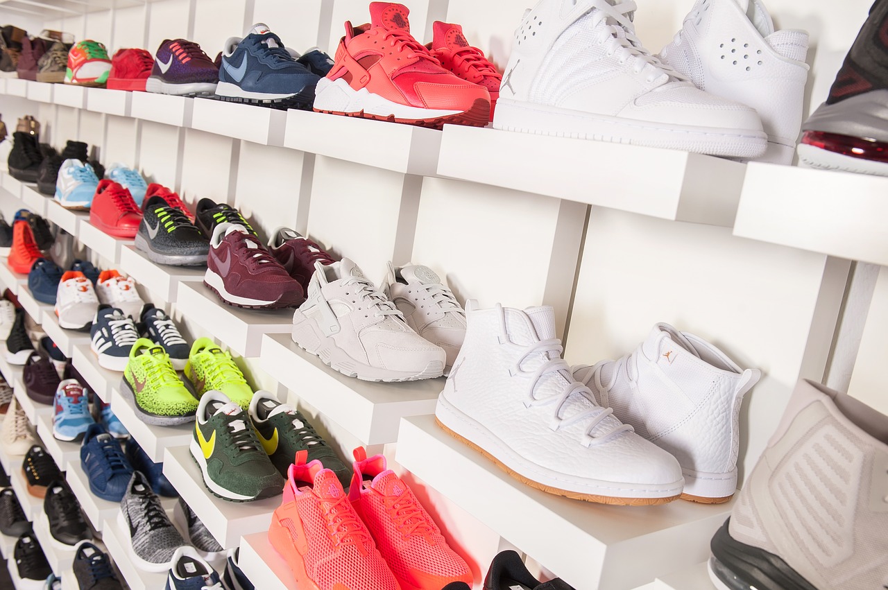 O jakich udogodnieniach warto pamiętać przy zakupie nowych butów?