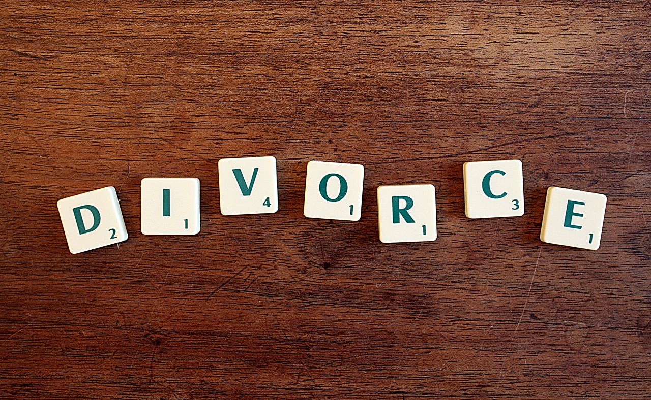 Jak przejść przez trudny rozwód z orzekaniem o winie?