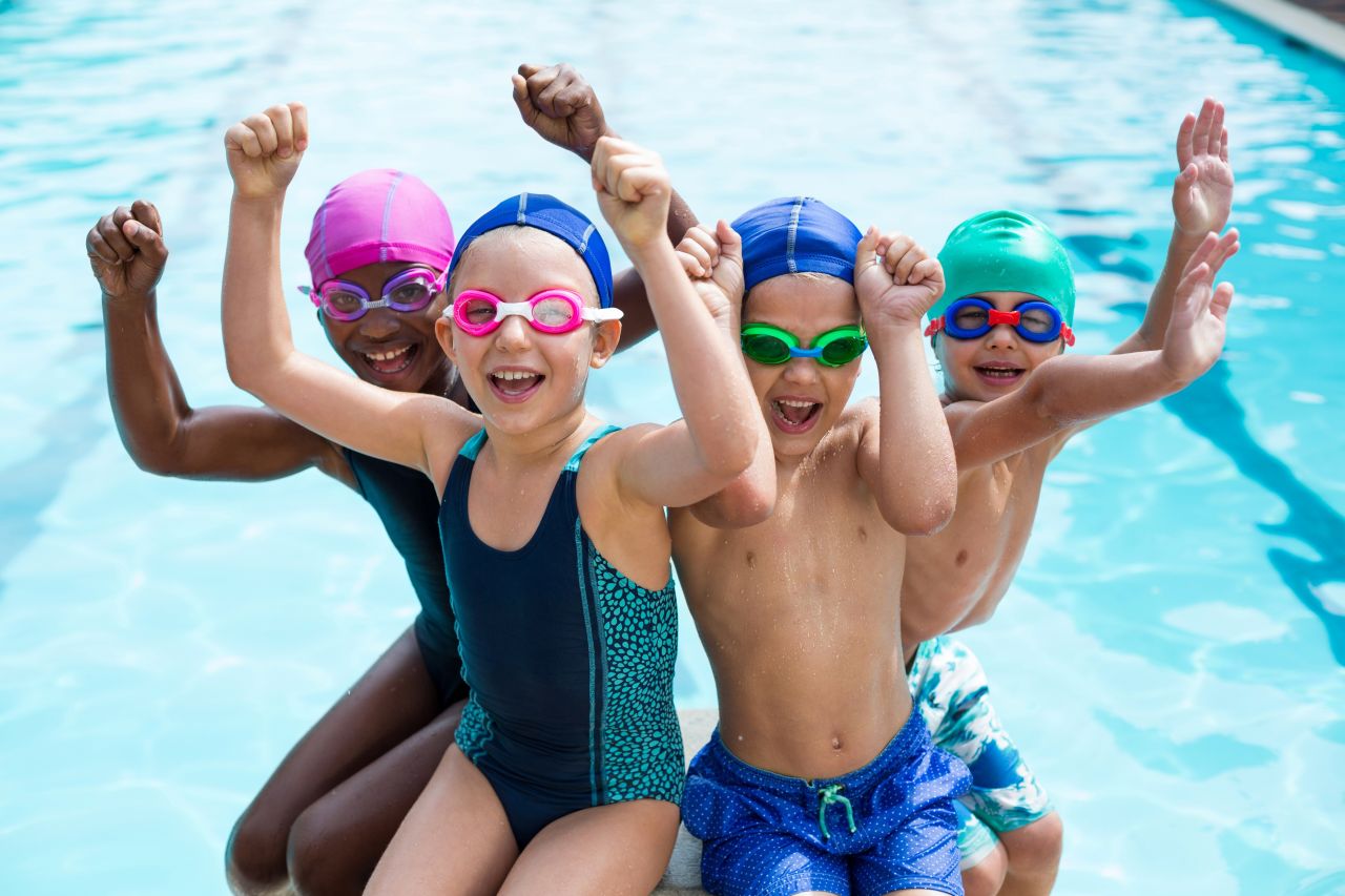 W co zaopatrzyć swoje dziecko, które rozpoczyna przygodę z pływaniem?