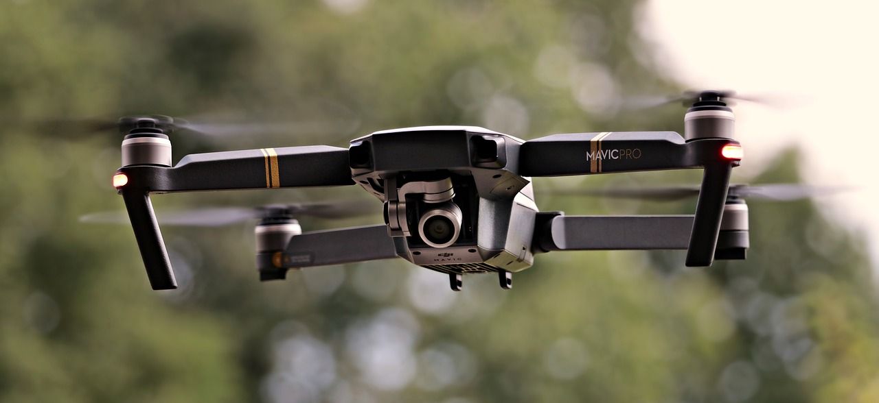 W jakie akcesoria mogą być wyposażone drony, aby dało się wykorzystać ich pełen potencjał?